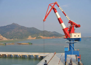 30 Ton Harbour Portal Crane/Jib Crane For Shipyards portail de pivotement mobile